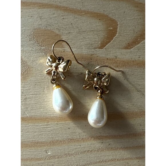 Elegant Pearl Teardrop Dangle Earrings With Gold Bow Accent - Picture 1 of 3